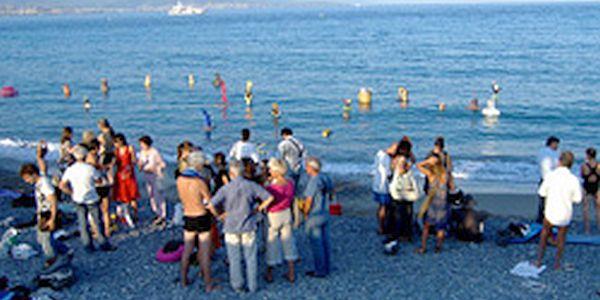 Festival de sculptures flottantes libres (Plage du Fort Carré, Antibes, France 2009).