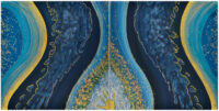 Tableau Nomade N-1260, diptyque (env. 60 x 120 cm) - Acrylique sur toile - Série "Stardust" - Ici exemple d'accrochage horizontal avec une petite main dorée au centre du tableau. (c) Elvire Parazols