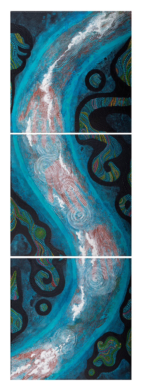 Tableau Nomade N-1340, triptyque, 3 carrés de (40 x 40 cm) - Technique acrylique sur toile. Série "Océaniques". Tons de bleus, turquoise, indigo, ocre, blancs et verts avec des volutes de points multicolores. Ici vous voyez les 3 carrés ensemble l'un à côté de l'autre, à la verticale, tournés de façon à former une sorte de fleuve au milieu passant dans chaque carré (exemple d'accrochage n°2). (c) Elvire Parazols